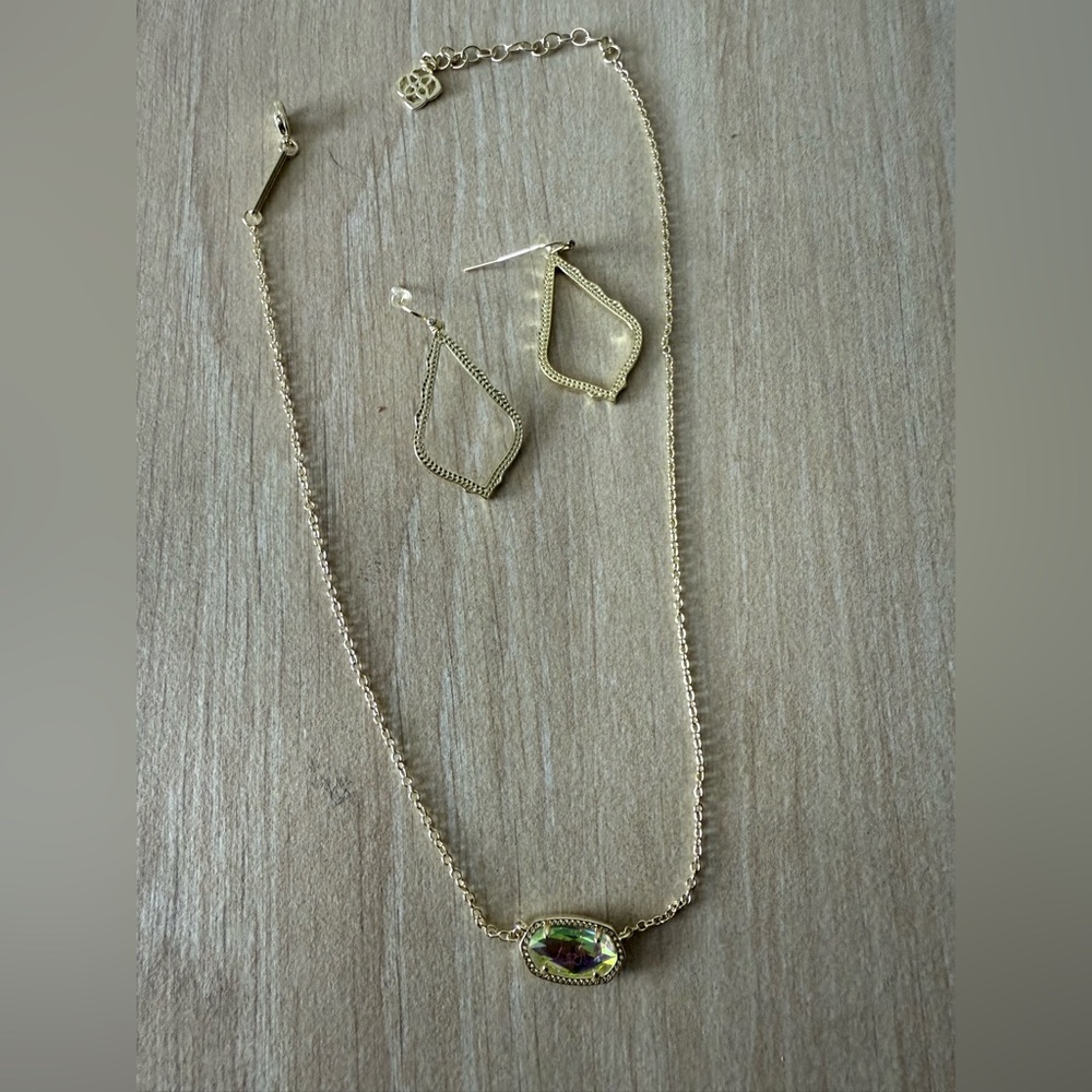 Elegant Kendra Scott Necklace and Earring Set